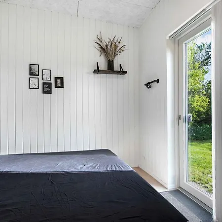 Large House With Wilderness Bath And Playground بيت للعطل *