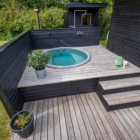 Large House With Wilderness Bath And Playground بيت للعطل Hadsund