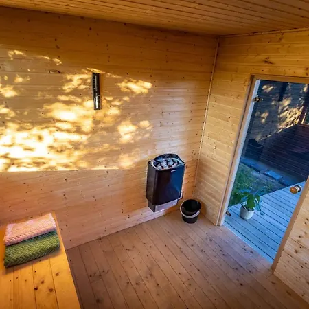 Large House With Wilderness Bath And Playground بيت للعطل *