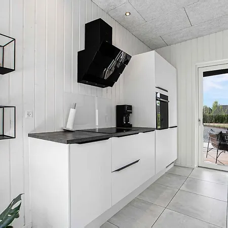 Large House With Wilderness Bath And Playground بيت للعطل Hadsund